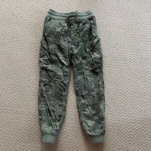 Gap boys , size medium, jersey lined camo joggers